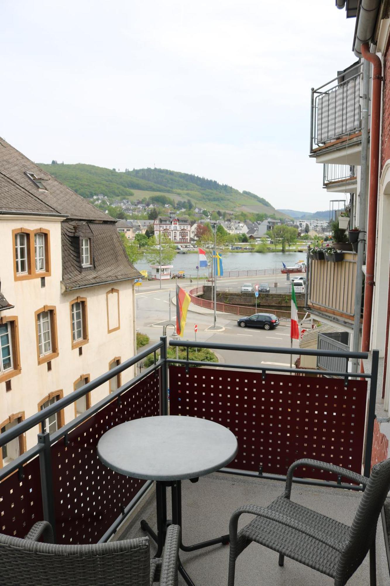 Ferienwohnungen Und Appartements - Haus Budinger Alf Zewnętrze zdjęcie